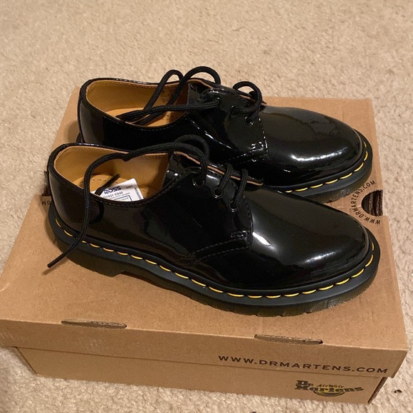 NWT Dr. Martens Women's 1461 W Oxford,Black Patent, US 6 - Picture 2 of 3